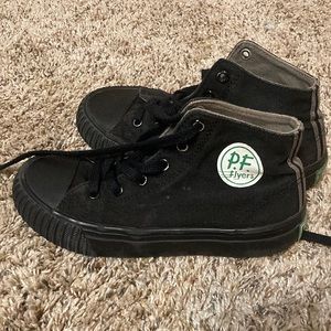 P.F flyers size 2.5 youth